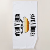 熊のプライド馬に乗って熊を救う ビーチタオル (正面)