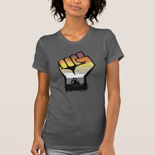 熊のプライド パウ・フィスト Tシャツ (正面)