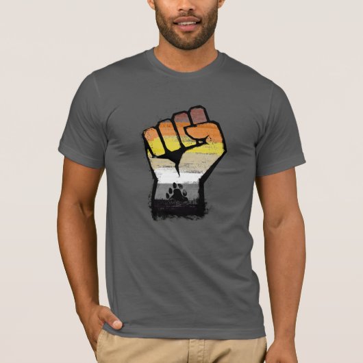 熊のプライド パウ・フィスト Tシャツ (正面)