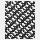 熊素朴跡の森の生物パターン フリースブランケット (正面)