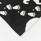 熊素朴跡の森の生物パターン フリースブランケット (角)