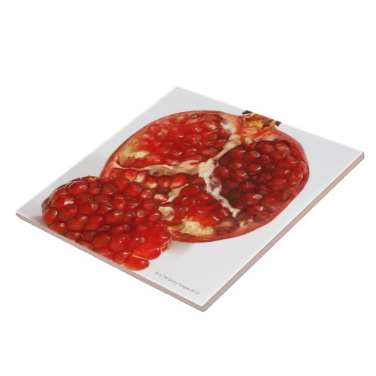 熟したザクロの切口半分の水分が多いの露出する タイル (側面)