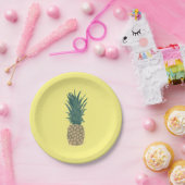 熟したパイナップル絵を描の全離れ体と ペーパープレート (パーティー)