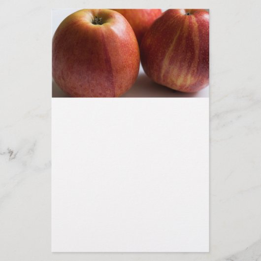 熟したリンゴが3つ チラシ (正面)