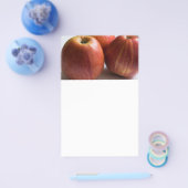 熟したリンゴが3つ チラシ (シングル)