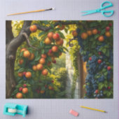 熟したリンゴとブドウを持つ緑豊かなガーデンシーン 薄葉紙 (クラフト)