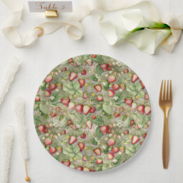 熟した赤いイチゴ畑 ペーパープレート