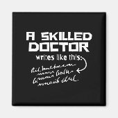 熟練した医者がこんな風にユーモアたっぷりにカルテを書く マグネット (正面)