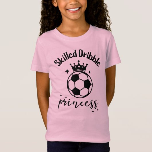 熟練ドリブルプリンセスサッカー女の子かわいい Tシャツ (正面)