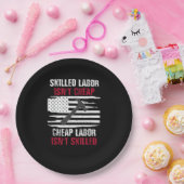 熟練労働者は安くないアメリカ国旗の女性男性 ペーパープレート (パーティー)