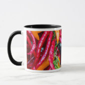 熱いチリペッパーがマディソンの農家市場に マグカップ (左)