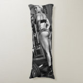 熱いフィットネスの女の子 ボディピロー (正面縦)