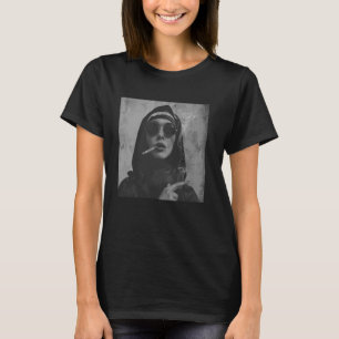 熱い修道女はタバコを吸う、反抗的な修道女 Tシャツ