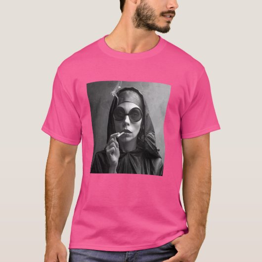 熱い修道女はタバコを吸う、反抗的な誰も Tシャツ (正面)