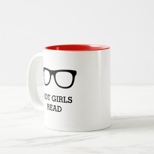 熱い女の子の読書の愛書家のおもしろいなおたく ツートーンマグカップ (正面左)