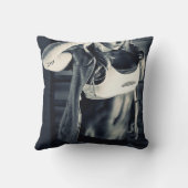 熱い女性のフィットネス女の子 クッション (裏面)