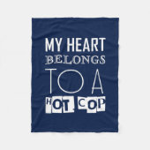 "熱い警察官"のカッコいいの警官のタイポグラフィのギフト フリースブランケット (正面)