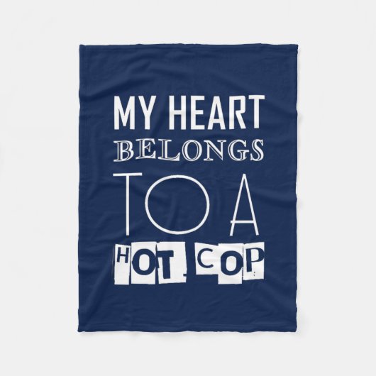 "熱い警察官"のカッコいいの警官のタイポグラフィのギフト フリースブランケット (正面)
