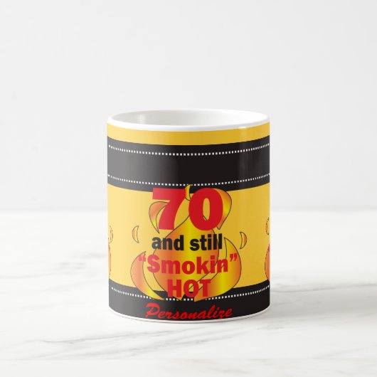 熱い70およびまだSmokin -第70誕生日 コーヒーマグカップ (中央)