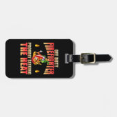 熱おもしろいを求めるチリ好きの消防士 ラゲッジタグ (正面横)