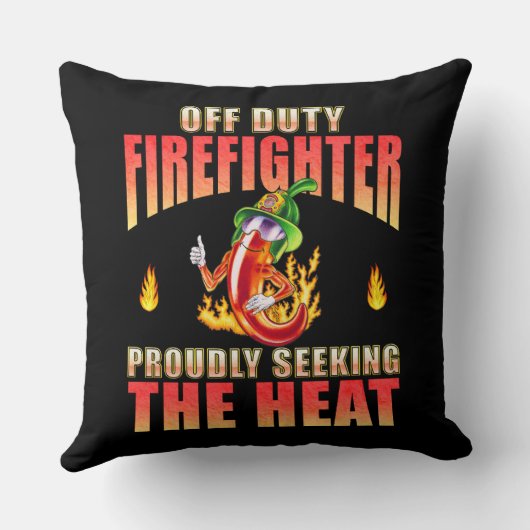 熱を求めて意気揚々と非番の消防士 クッション (裏面)