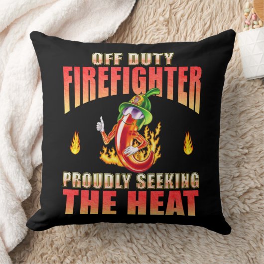 熱を求めて意気揚々と非番の消防士 クッション (ブランケット)