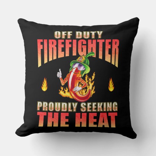 熱を求めて意気揚々と非番の消防士 クッション (正面)