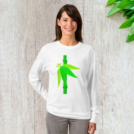 熱帯のがある緑の竹離れの茎 Tシャツ