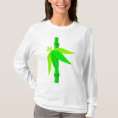 熱帯のがある緑の竹離れの茎 Tシャツ (正面)