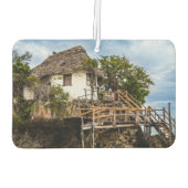 熱帯のサンゴ露頭の上の絵のような家 カーエアーフレッシュナー (裏面)