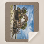 熱帯のサンゴ露頭の上の絵のような家 シェルパブランケット (正面)