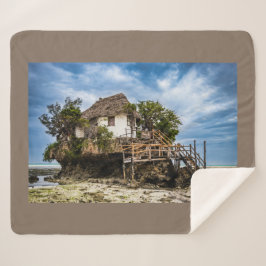 熱帯のサンゴ露頭の上の絵のような家 シェルパブランケット