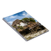 熱帯のサンゴ露頭の上の絵のような家 ノートブック (右側)