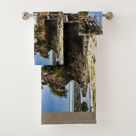 熱帯のサンゴ露頭の上の絵のような家 バスタオルセット (インサイチュ)