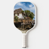 熱帯のサンゴ露頭の上の絵のような家 ピックルボールラケット (裏面)