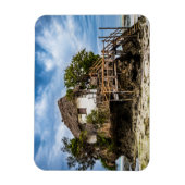 熱帯のサンゴ露頭の上の絵のような家 マグネット (縦)