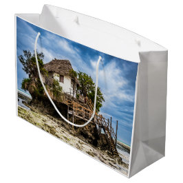 熱帯のサンゴ露頭の上の絵のような家 ラージペーパーバッグ