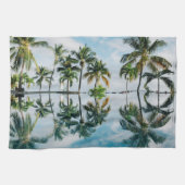 熱帯のヤシの木に反射海。 キッチンタオル (横)