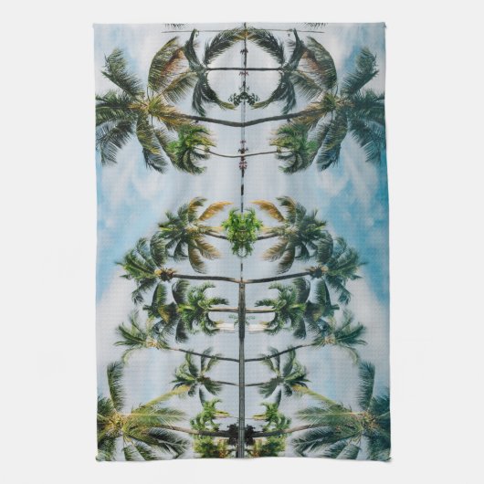 熱帯のヤシの木に反射海。 キッチンタオル (縦)