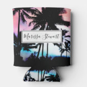 熱帯の夏のパームの木ピンクの青い夕日の空 缶クーラー (裏面)