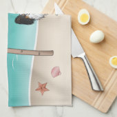 熱帯の夏のビーチで三色パピヨン犬 キッチンタオル (四つ折り)