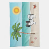 熱帯の夏のビーチで三色パピヨン犬 キッチンタオル (縦)