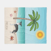 熱帯の夏のビーチで白黒のイギー犬 フリースブランケット (正面(横))