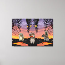 熱帯の夕日に見られるかわいいリス キャンバスプリント