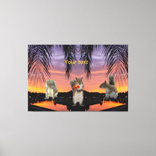熱帯の夕日に見られるかわいいリス キャンバスプリント (正面)