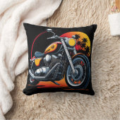 熱帯の夕焼けのスカイラインに照らされた炎のオートバイ クッション (ブランケット)