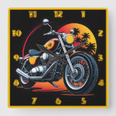 熱帯の夕焼けのスカイラインに照らされた炎のオートバイ スクエア壁時計 (正面)