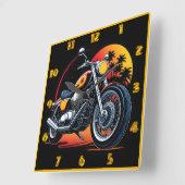 熱帯の夕焼けのスカイラインに照らされた炎のオートバイ スクエア壁時計 (傾斜)