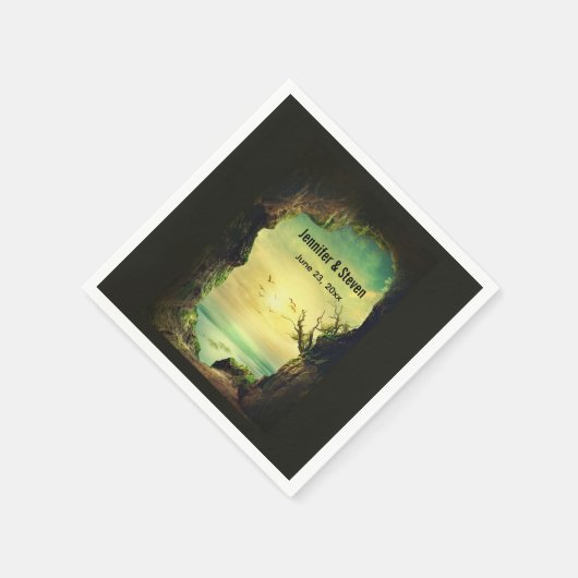 熱帯の海を見下ろす洞窟の結婚写真 スタンダードカクテルナプキン (角)