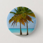 熱帯の美しいヤシの木ビーチ 缶バッジ (正面)